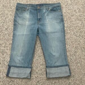 BandolinoBlu Distressed High Rise Denim Capris. 14P